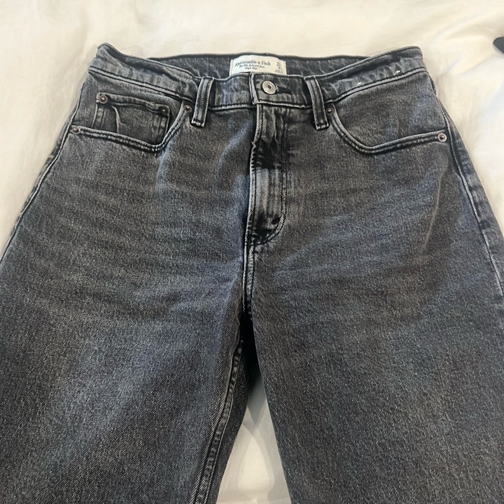 Abercrombie- The 90s Relaxed High Ride Jean. Grey